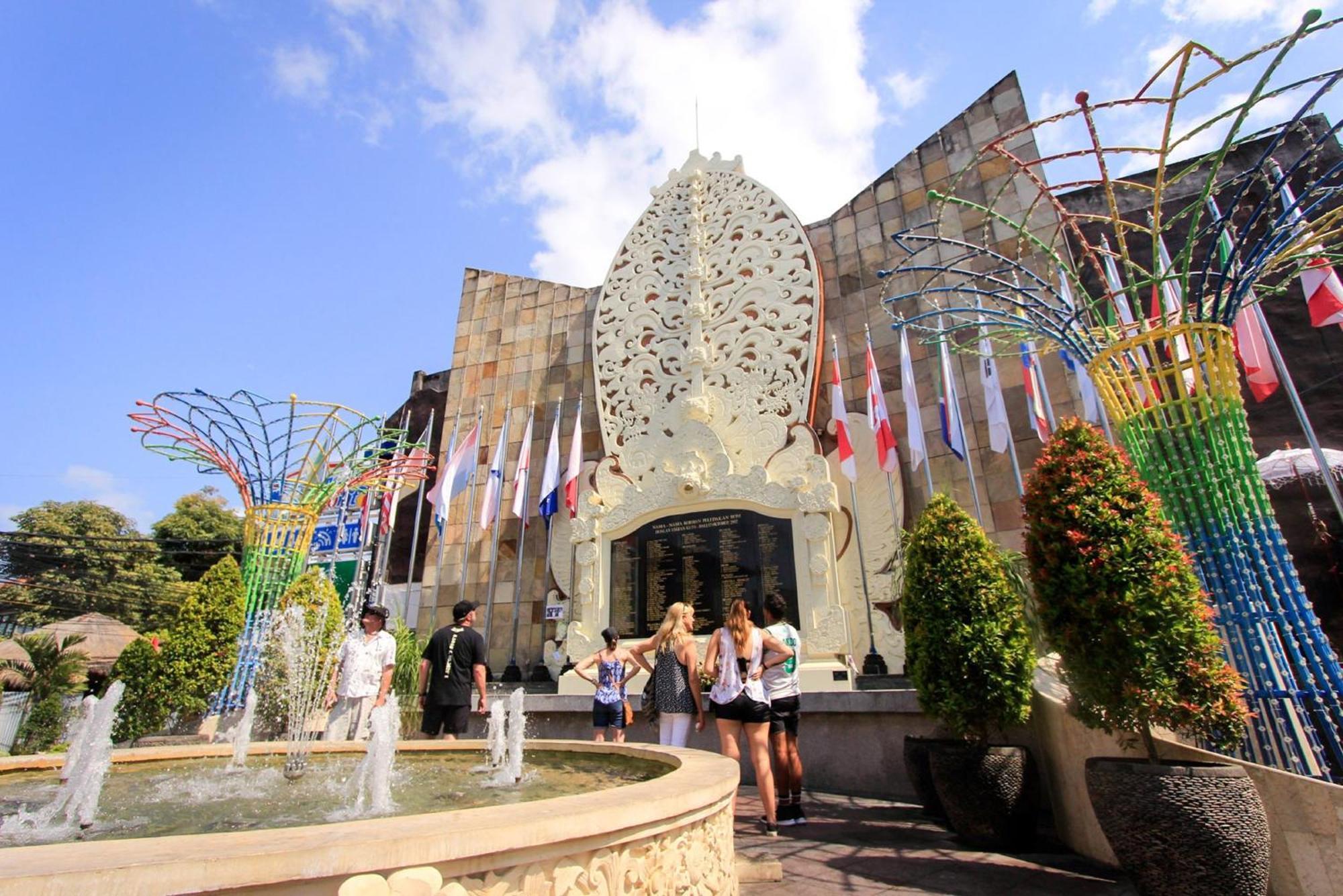 Hotel Swiss-Belexpress Kuta Legian Exterior foto