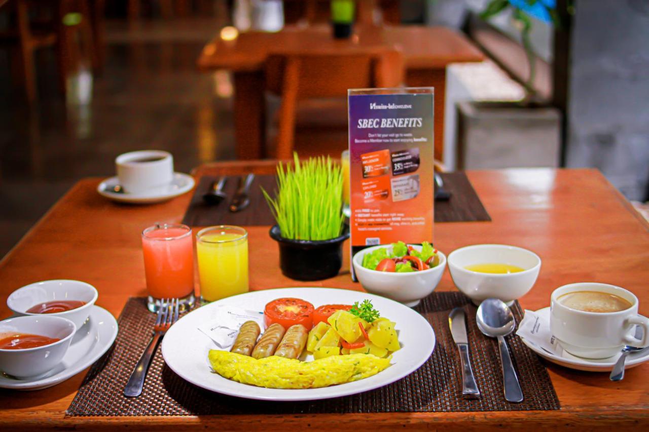 Hotel Swiss-Belexpress Kuta Legian Exterior foto
