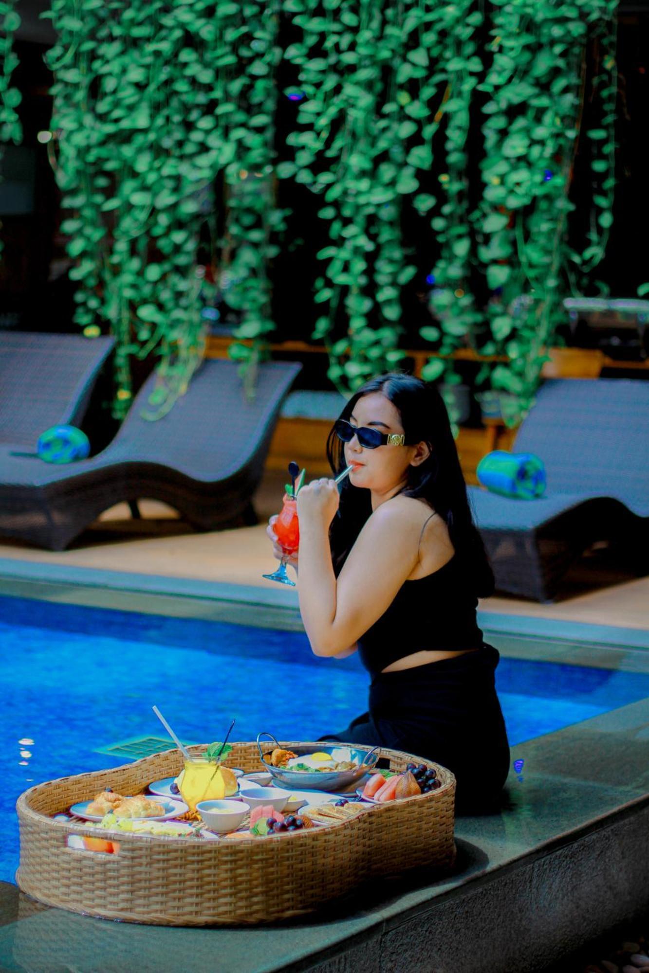 Hotel Swiss-Belexpress Kuta Legian Exterior foto