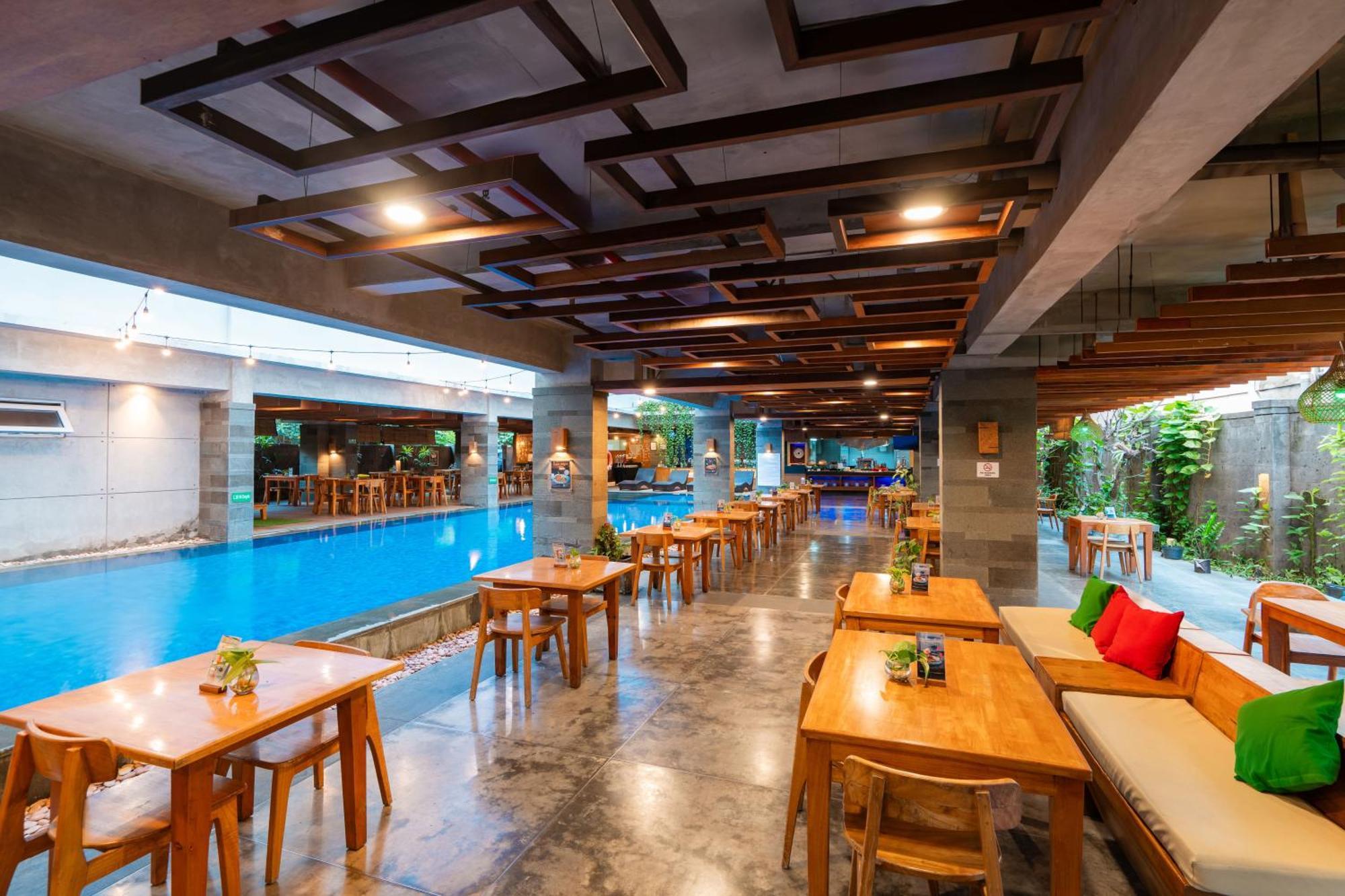 Hotel Swiss-Belexpress Kuta Legian Exterior foto