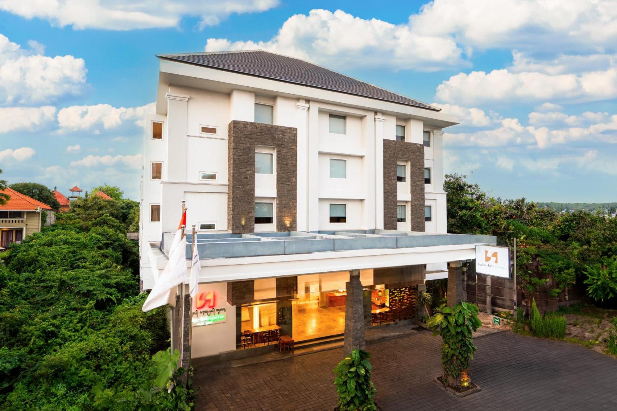 Hotel Swiss-Belexpress Kuta Legian Exterior foto