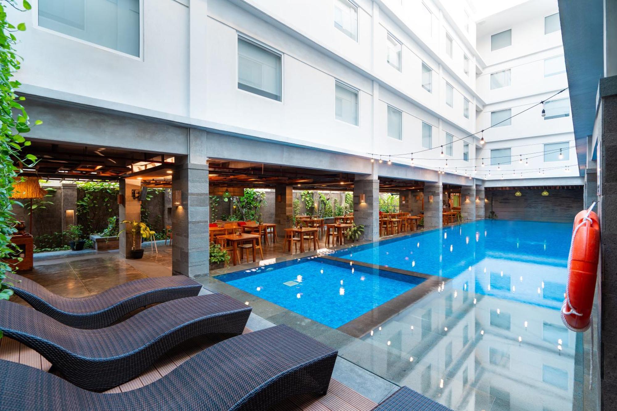 Hotel Swiss-Belexpress Kuta Legian Exterior foto