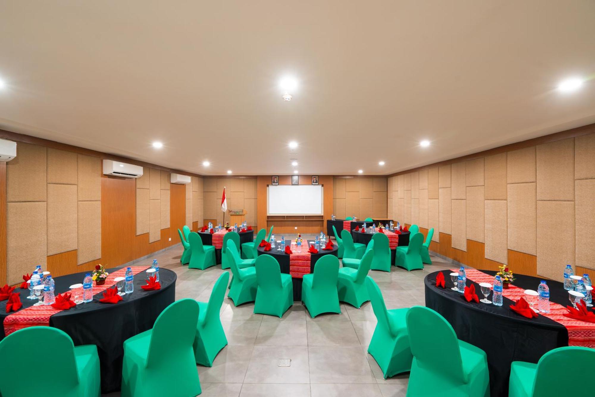 Hotel Swiss-Belexpress Kuta Legian Exterior foto