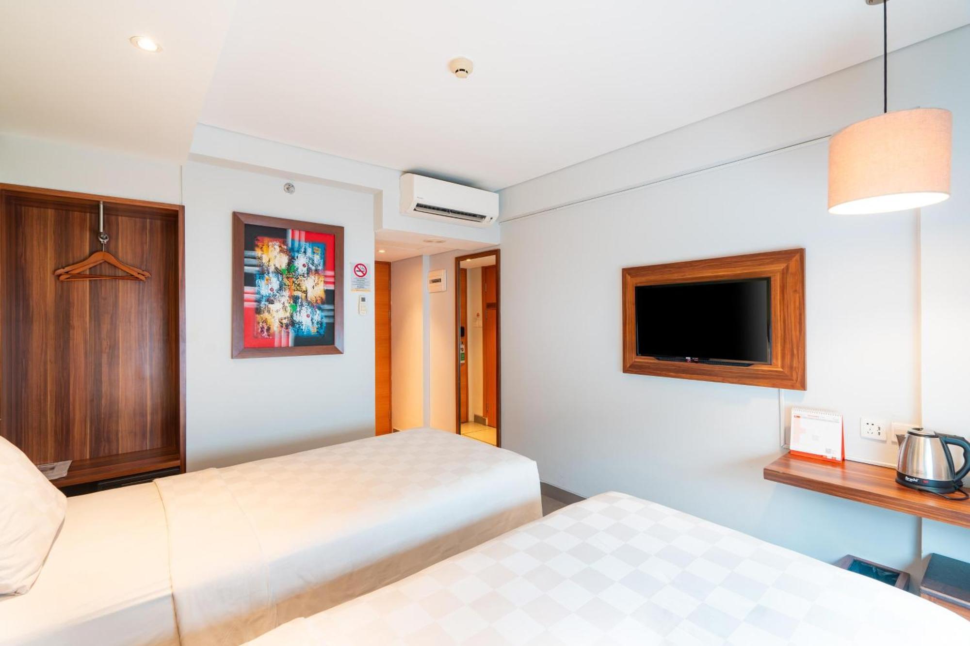 Hotel Swiss-Belexpress Kuta Legian Exterior foto