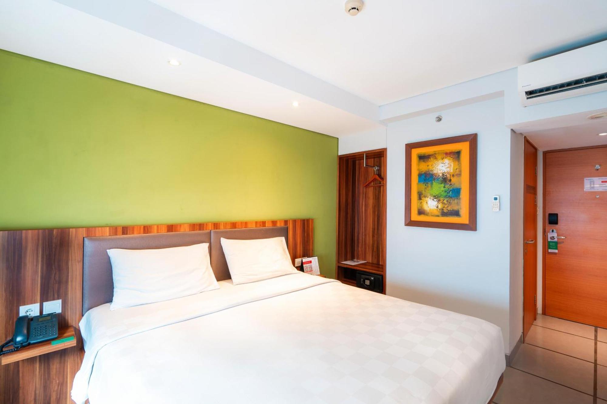 Hotel Swiss-Belexpress Kuta Legian Exterior foto