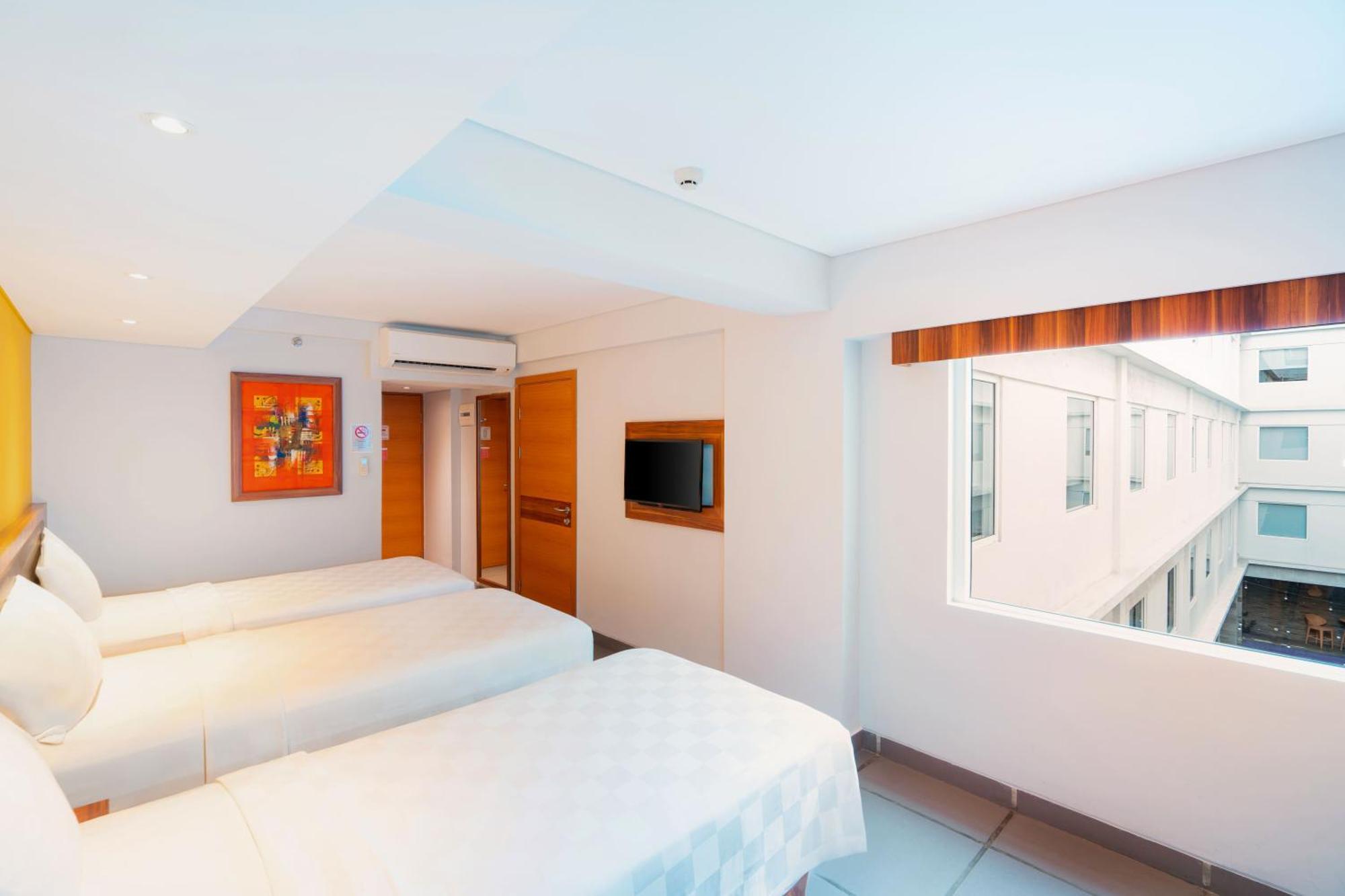 Hotel Swiss-Belexpress Kuta Legian Exterior foto